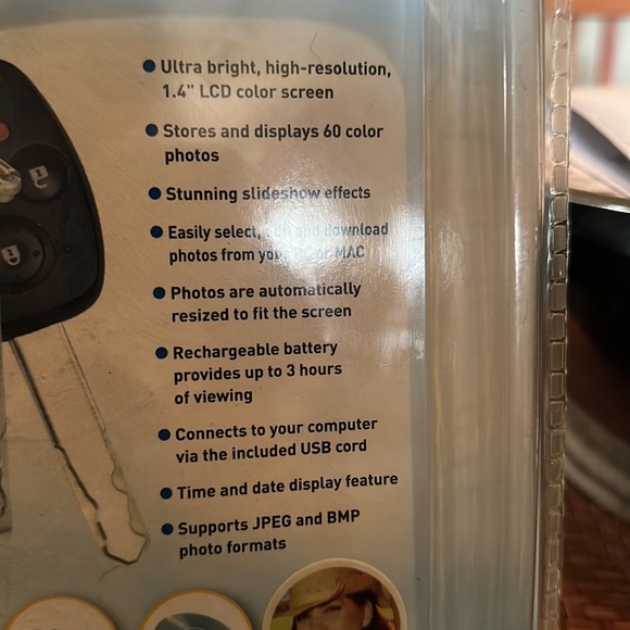 Digital Photo KeyChain-Memories with you at all times. 60 photos.  Color screen - Picture 3 of 6